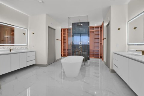 Снять в аренду кондоминиум в Майами, Флорида 4 спальни, 298.68м2, № 2004953 - фото 29