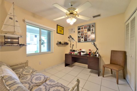Townhouse in Doral, Florida 3 bedrooms, 141.58 sq.m. № 1889780 - photo 19