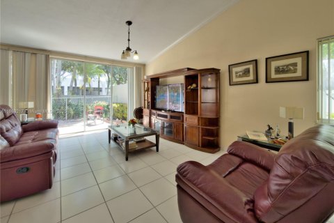 Townhouse in Doral, Florida 3 bedrooms, 141.58 sq.m. № 1889780 - photo 11