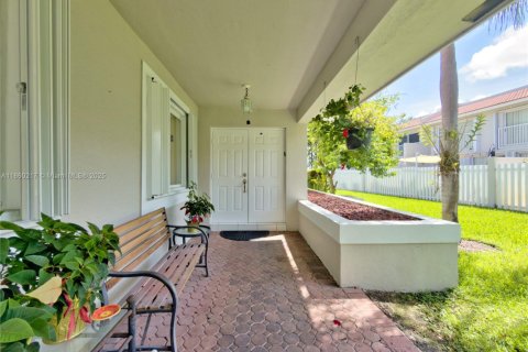 Townhouse in Doral, Florida 3 bedrooms, 141.58 sq.m. № 1889780 - photo 6