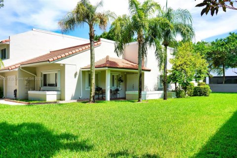 Townhouse in Doral, Florida 3 bedrooms, 141.58 sq.m. № 1889780 - photo 4