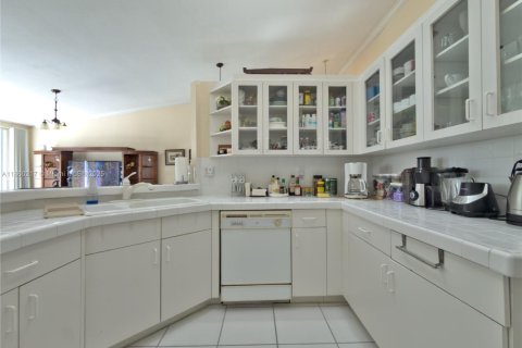 Townhouse in Doral, Florida 3 bedrooms, 141.58 sq.m. № 1889780 - photo 15