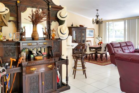 Townhouse in Doral, Florida 3 bedrooms, 141.58 sq.m. № 1889780 - photo 8