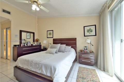 Townhouse in Doral, Florida 3 bedrooms, 141.58 sq.m. № 1889780 - photo 25