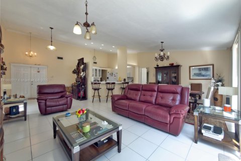 Townhouse in Doral, Florida 3 bedrooms, 141.58 sq.m. № 1889780 - photo 12