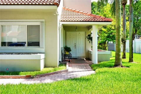 Townhouse in Doral, Florida 3 bedrooms, 141.58 sq.m. № 1889780 - photo 5
