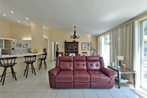 Townhouse in Doral, Florida 3 bedrooms, 141.58 sq.m. № 1889780 - photo 9