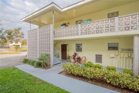 Condo in Avon Park, Florida, 2 bedrooms  № 1540845 - photo 1