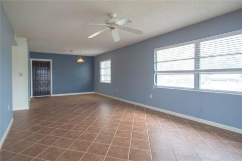 Condo in Avon Park, Florida, 2 bedrooms  № 1540845 - photo 11
