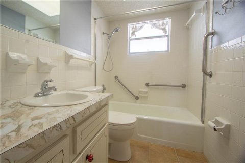 Condo in Avon Park, Florida, 2 bedrooms  № 1540845 - photo 24