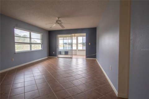 Condo in Avon Park, Florida, 2 bedrooms  № 1540845 - photo 15
