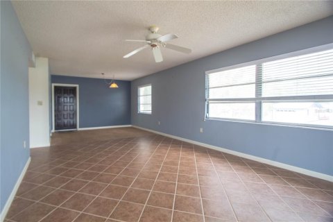 Condo in Avon Park, Florida, 2 bedrooms  № 1540845 - photo 12