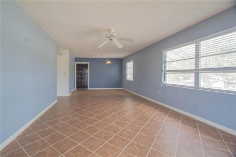 Condo in Avon Park, Florida, 2 bedrooms  № 1540845 - photo 13