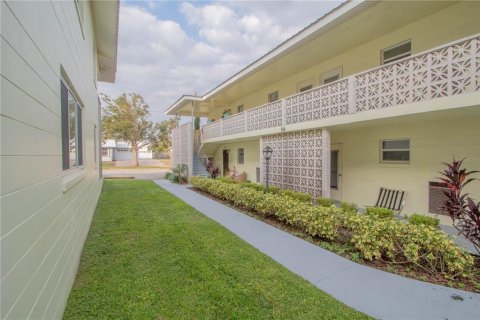 Condo in Avon Park, Florida, 2 bedrooms  № 1540845 - photo 30