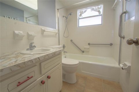 Condo in Avon Park, Florida, 2 bedrooms  № 1540845 - photo 25