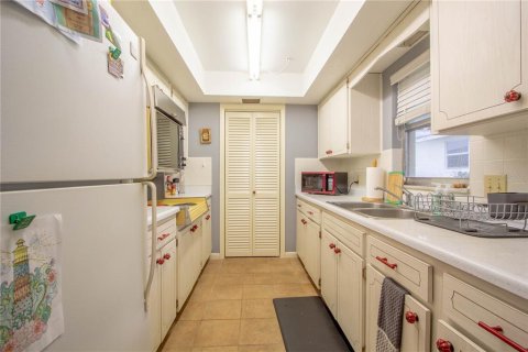 Condo in Avon Park, Florida, 2 bedrooms  № 1540845 - photo 8