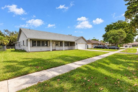 Villa ou maison à vendre à Plantation, Floride: 4 chambres, 219.53 m2 № 2439299 - photo 2