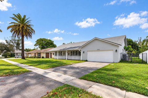 Villa ou maison à vendre à Plantation, Floride: 4 chambres, 219.53 m2 № 2439299 - photo 3