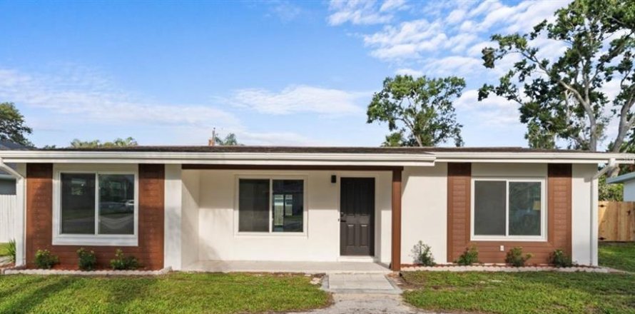 House in Clearwater, Florida 3 bedrooms, 130.71 sq.m. № 1795390