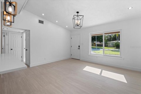 House in Clearwater, Florida 3 bedrooms, 130.71 sq.m. № 1795390 - photo 8