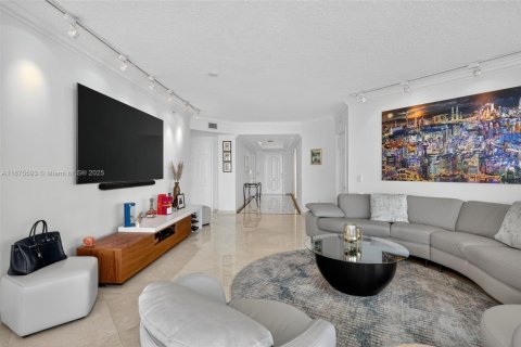 Condo in Aventura, Florida, 3 bedrooms  № 1895949 - photo 15
