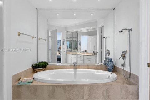 Condo in Aventura, Florida, 3 bedrooms  № 1895949 - photo 29