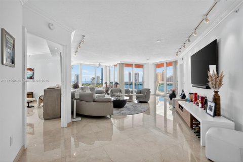 Condo in Aventura, Florida, 3 bedrooms  № 1895949 - photo 9