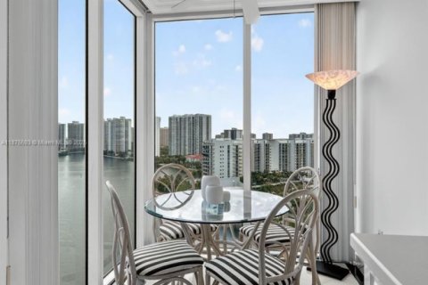 Condo in Aventura, Florida, 3 bedrooms  № 1895949 - photo 22