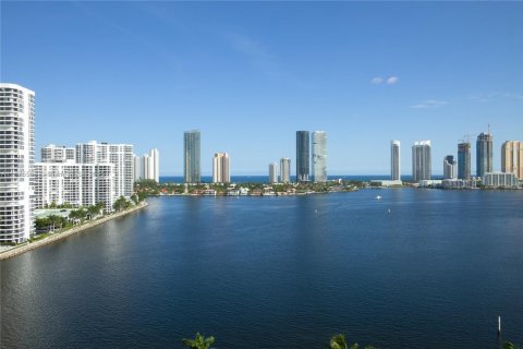 Condo in Aventura, Florida, 3 bedrooms  № 1895949 - photo 2