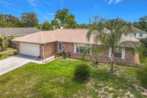 Casa en Deltona, Florida 2 dormitorios, 151.43 m2 № 2222656