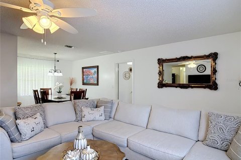 House in Deltona, Florida 2 bedrooms, 151.43 sq.m. № 2222656 - photo 4