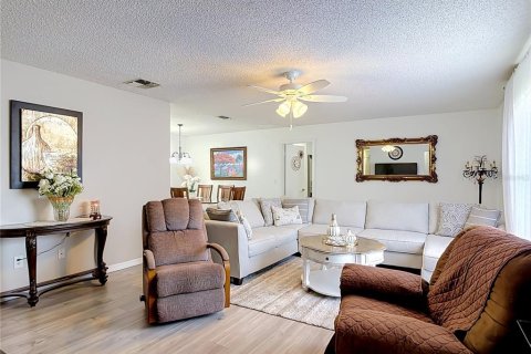 House in Deltona, Florida 2 bedrooms, 151.43 sq.m. № 2222656 - photo 3