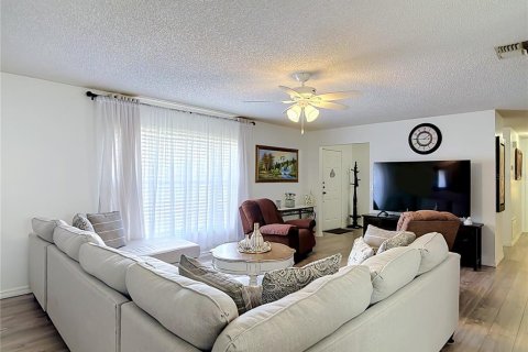 House in Deltona, Florida 2 bedrooms, 151.43 sq.m. № 2222656 - photo 7
