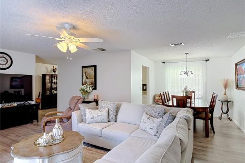 House in Deltona, Florida 2 bedrooms, 151.43 sq.m. № 2222656 - photo 9