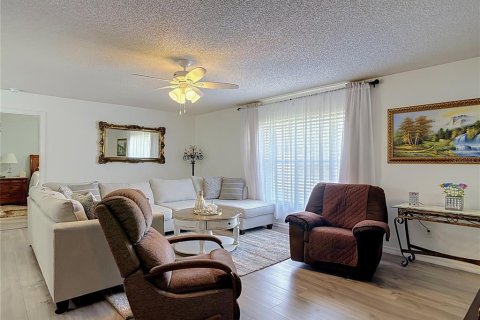 House in Deltona, Florida 2 bedrooms, 151.43 sq.m. № 2222656 - photo 5