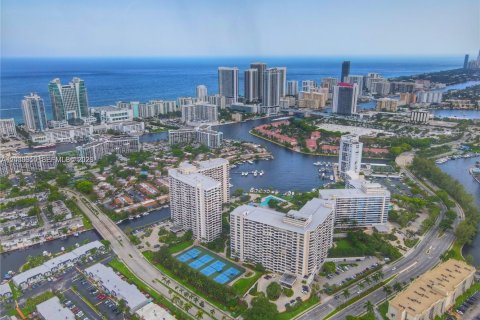 Copropriété à louer à Hallandale Beach, Floride: 2 chambres, 130.06 m2 № 2260681 - photo 26