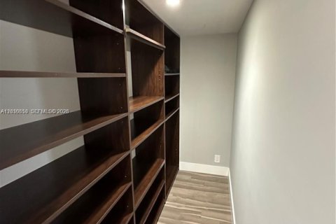 Copropriété à louer à Hallandale Beach, Floride: 2 chambres, 130.06 m2 № 2260681 - photo 4