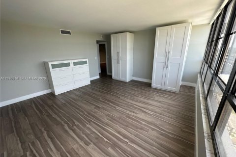 Copropriété à louer à Hallandale Beach, Floride: 2 chambres, 130.06 m2 № 2260681 - photo 9