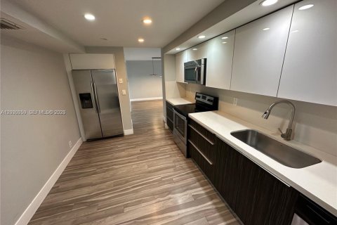 Copropriété à louer à Hallandale Beach, Floride: 2 chambres, 130.06 m2 № 2260681 - photo 6