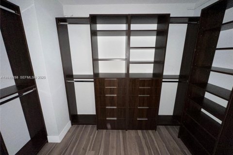 Copropriété à louer à Hallandale Beach, Floride: 2 chambres, 130.06 m2 № 2260681 - photo 11