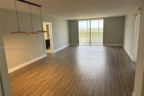 Condo à Hallandale Beach, Floride, 2 chambres  № 2260681