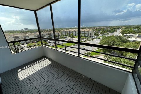 Copropriété à louer à Hallandale Beach, Floride: 2 chambres, 130.06 m2 № 2260681 - photo 17