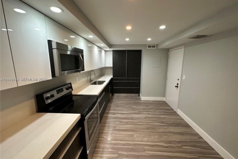 Copropriété à louer à Hallandale Beach, Floride: 2 chambres, 130.06 m2 № 2260681 - photo 7