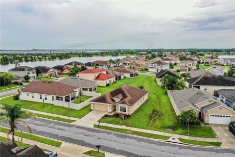 House in Lakeland, Florida 3 bedrooms, 177.91 sq.m. № 2227396 - photo 2