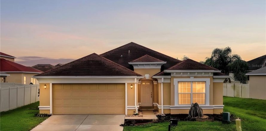 House in Lakeland, Florida 3 bedrooms, 177.91 sq.m. № 2227396