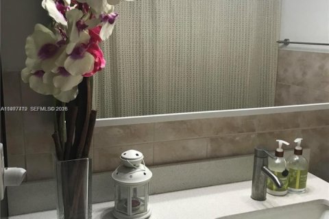 Condo à Miami, Floride, 3 chambres  № 2050276