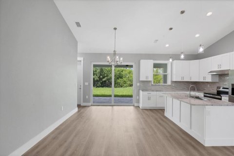 House in Port Charlotte, Florida 3 bedrooms, 158.31 sq.m. № 1791962 - photo 21