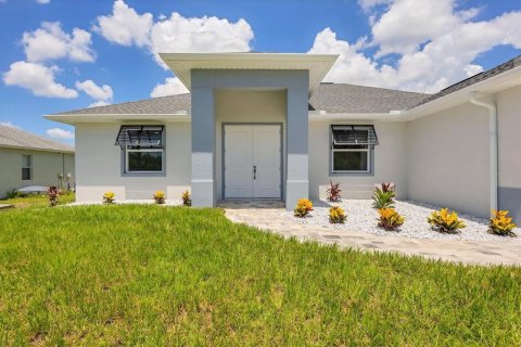 House in Port Charlotte, Florida 3 bedrooms, 158.31 sq.m. № 1791962 - photo 8