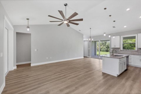 House in Port Charlotte, Florida 3 bedrooms, 158.31 sq.m. № 1791962 - photo 11