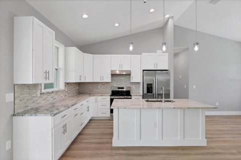 House in Port Charlotte, Florida 3 bedrooms, 158.31 sq.m. № 1791962 - photo 16
